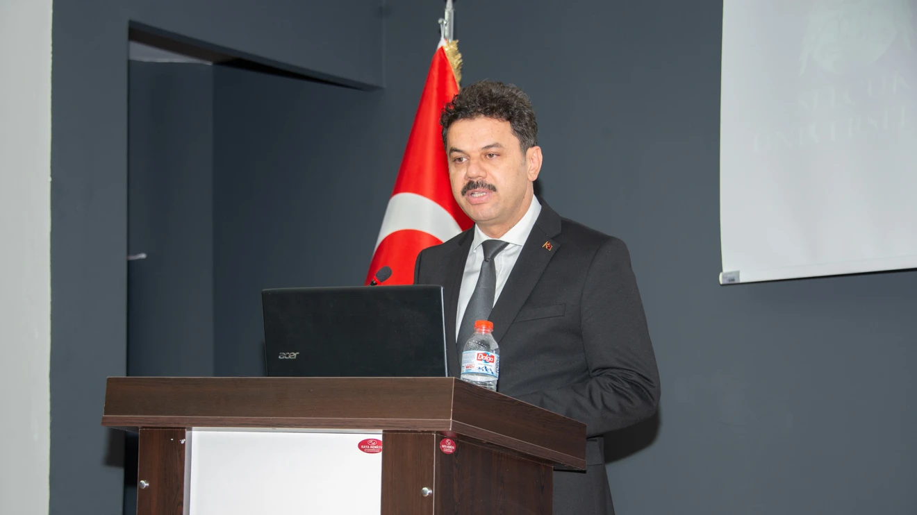 Prof. Dr. Hasan Mandal, Selçuk Üniversitesinde öğrencilerle buluştu